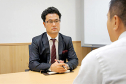 年間250日以上、研修&コンサルティングを行なっている。